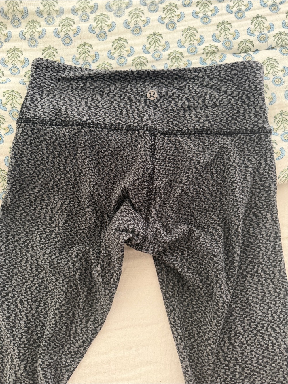 lululemon athletica Women’s Black & Gray Marled Leggings
